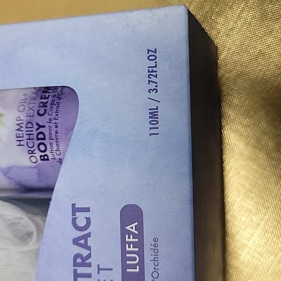 Hemp Oil + Orchid Extract Body Pamper Set. - Picture 5 of 5